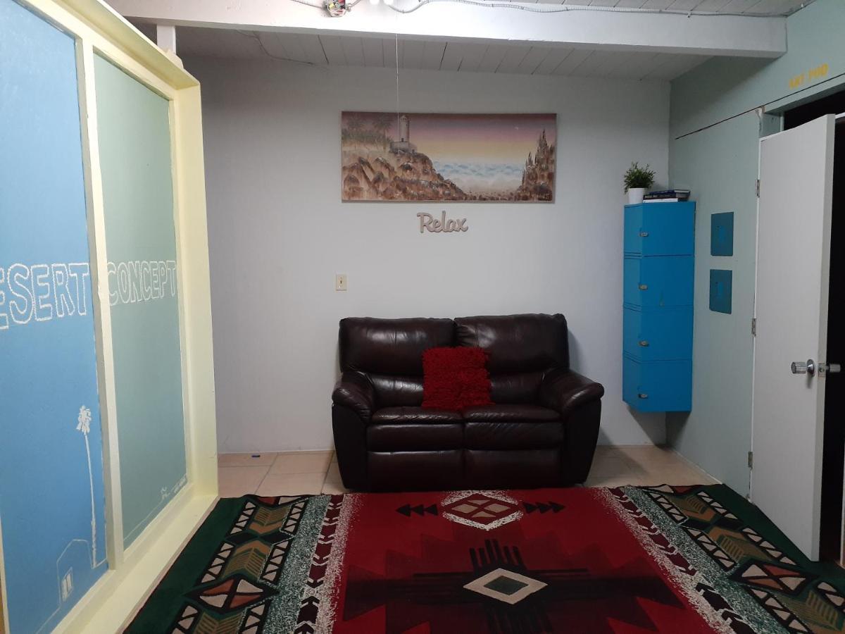 Crashpod Hostel デザート・ホット・スプリング エクステリア 写真